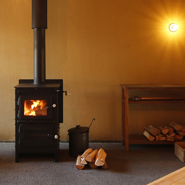 火を囲む暮らしおうちも気持ちもあたたかく